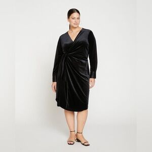 NWT Universal Standard | size M (18-20) Garland Velvet Wrap Dress in Bla…